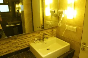 Galaxy Beacon Hotel, Santacruz ,Mumbai - Salle de bain