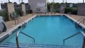 Wingate by Wyndham St Louis Airport - Piscine