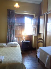 Hostal Lluvia de Oro - Room