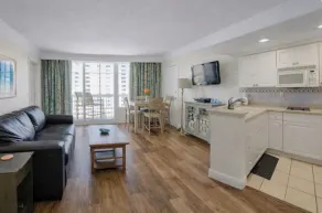 Oceanfront Condo at Daytona beach  - Wohnzimmer