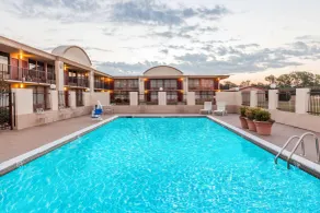 Days Inn by Wyndham Hillsboro TX - Pool