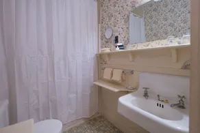 Mira Monte Inn & Suites - Badrum