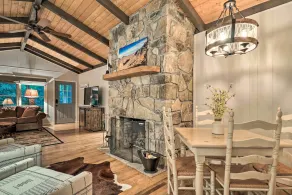 Walk to Main St: Highlands Cottage w/ Fireplace - Intérieur