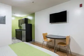Studio 6 Extended Stay - Savannah, GA - Room