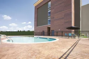 La Quinta by Wyndham Tulsa Broken Arrow - Piscine