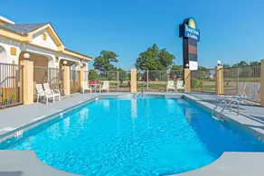 Days Inn & Suites by Wyndham Osceola AR - Pool
