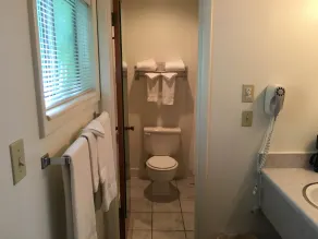 Golden Eagle Inn - Bathroom