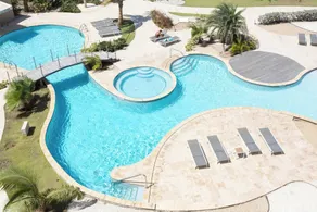 Appartement avec piscine, jardin et terrasse | Vue piscine - Piscine