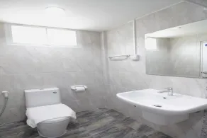 R 17 Living Hotel - Bathroom