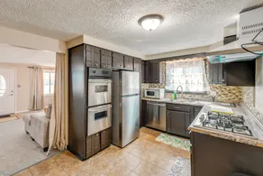 9 Mi to Dtwn Buffalo: Family Escape w/ Fenced Yard - Intérieur