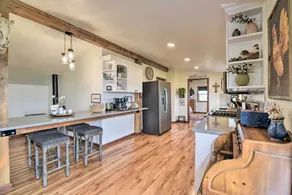 Lovely Barn Loft w/ Mountain Views on Horse Estate - Private kitchen