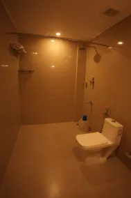 HOTEL MERIYA PALA - Bad