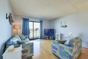 Beachfront Fourth-Floor Condo w/ Community Pool! - Intérieur