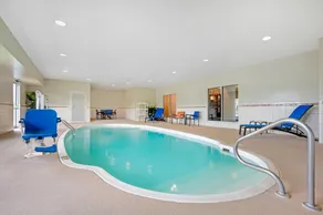 Comfort Inn & Suites North Greenfield - Piscine