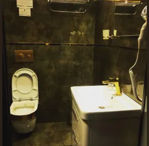 Salute Suit - Bathroom