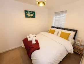 Charming 5-bedroom Townhouse in Central Gloucester - Quarto