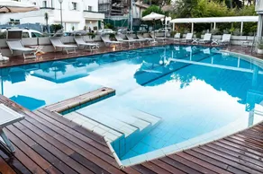HOTEL TRIONFAL - Fronte Mare - Vicinissimi al Centro - Pool