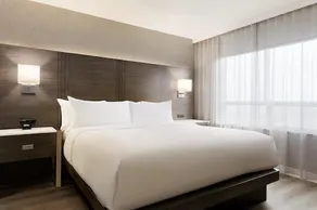 Embassy Suites by Hilton Toronto Airport - Chambre