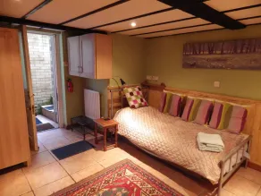 Ryvington Apartments - Room