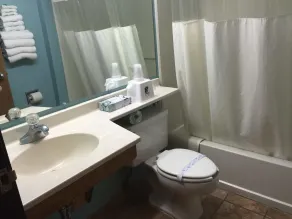 Super 8 by Wyndham Cedar City - Salle de bain