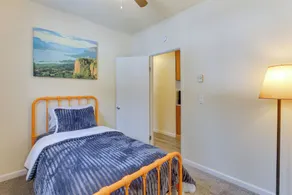 Oregon Getaway by Willamette National Forest! - Room