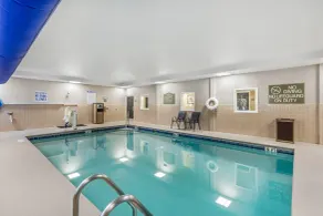 Comfort Inn & Suites North Charleston - Northwoods - Piscine