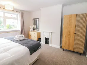 37 Berry Hill Lane - Room