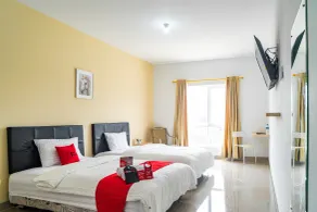 RedDoorz Plus near Teras Kota 3 - Room