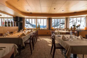 Wohlfühlhotel Hubertushof am Arlberg - Ski-In & Ski-Out - Sky Pool - Restaurante