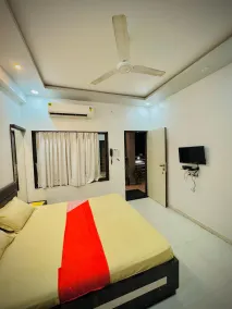 Hotel Sai Navsari - Chambre