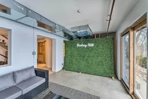 Lakefront Genoa City Home w/ Private Beach - Innenbereich