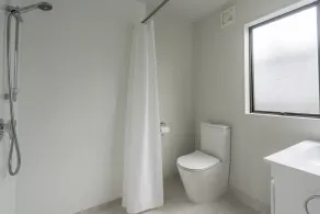 Sierra Beachfront Motel - Bathroom