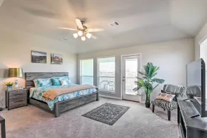 La Porte Getaway w/ Deck: Steps to Beach! - Chambre