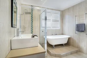 Captains Retreat Apartments and Cottages - Bathroom
