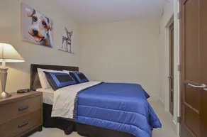 Channelside Luxury Retreat Spacious 2BR 2BA Condo with Pool, Balcony, Sauna & Gym - Rum