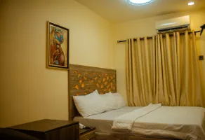 12th Legacy Hotel - Zimmer