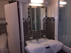 Mondial Hotel - Bad