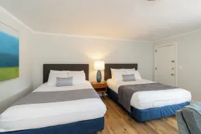 Iron Masters - Inn on Main - Zimmer