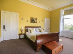 Woodside House - Room