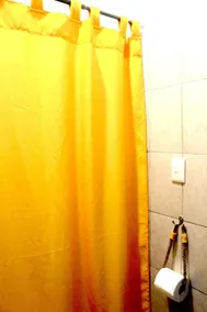 Standard room with two single beds for relaxed stay - Bathroom amenities
