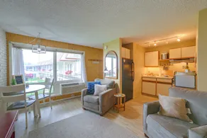 Lakefront Studio, 3 Mi to Petoskey State Park! - Interior
