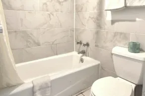 Saratoga Motel By Capital O Near Midway Airport Chicago IL - Salle de bain