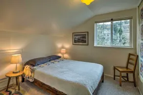 Charming Rockaway Beach House, Walk to Ocean! - Interiör