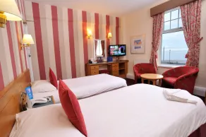 Cliffs Hotel - Chambre