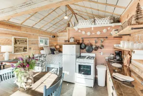 4 Mi to Main Street: Riverfront Minnesota Cabin - Interiör