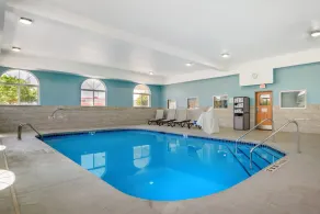 Holiday Inn Express Deforest Madison Area by IHG - Piscina