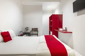 RedDoorz Plus @ Gunungsari Surabaya - Zimmer