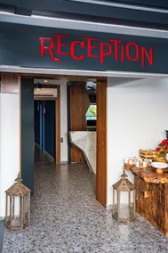 Lucky Monkey Midi Hotel - Reception