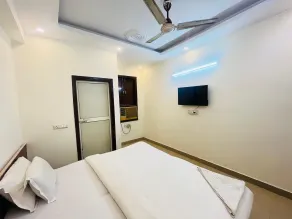 Roomshala Hotel Pub G - Chambre