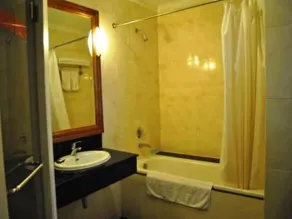 Golden Sea Hotel Da Nang - Bathroom